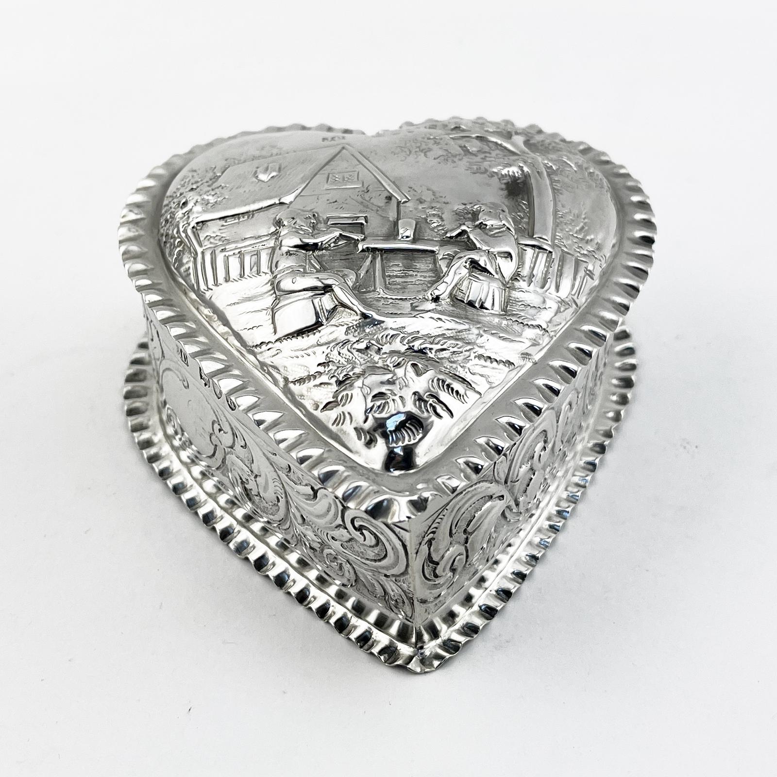 Heart Shaped Victorian Silver Jewellery or Trinket Box (1 of 8) Heart Shaped Victorian Silver Jewellery or Trinket Box (1 of 8)