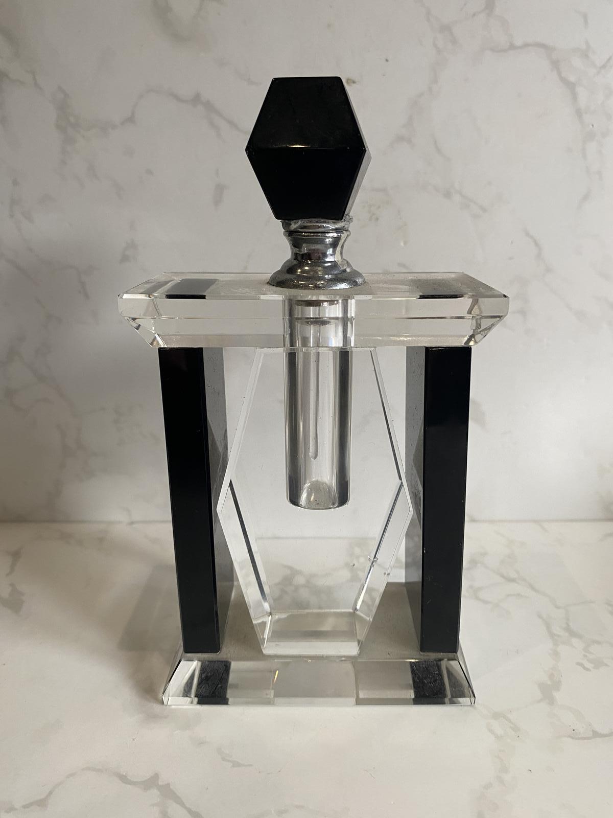 Vintage Art Deco Black & Clear Glass Perfume Bottle Geometric Stopper Scent Flacon (1 of 4) Vintage Art Deco Black & Clear Glass Perfume Bottle Geometric Stopper Scent Flacon (1 of 4)