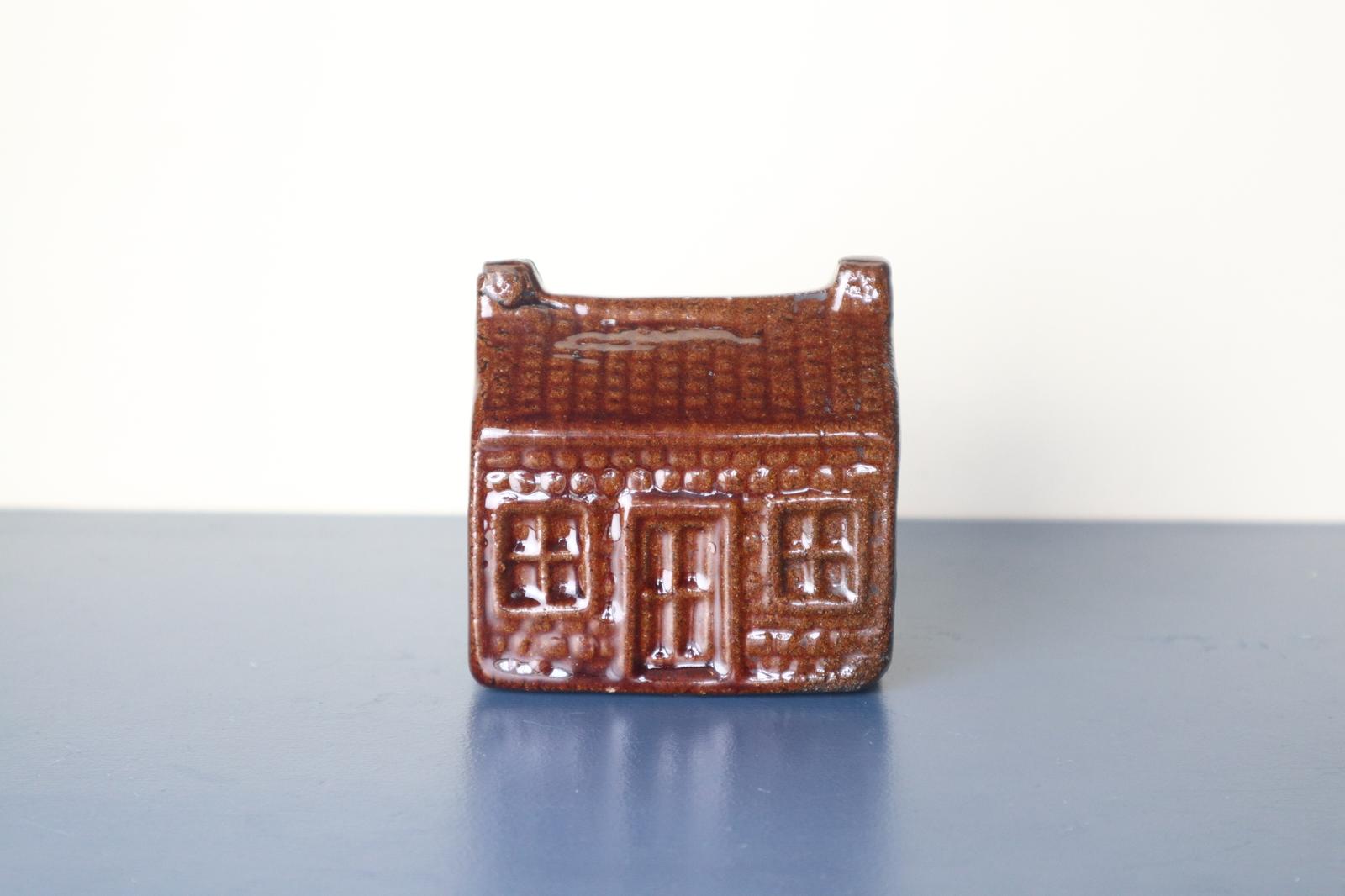 Late 19th Century Scottish 'Rockinghamware' / Treacleware Brown Glazed Penny Bank 'Cottage' (1 of 19)
