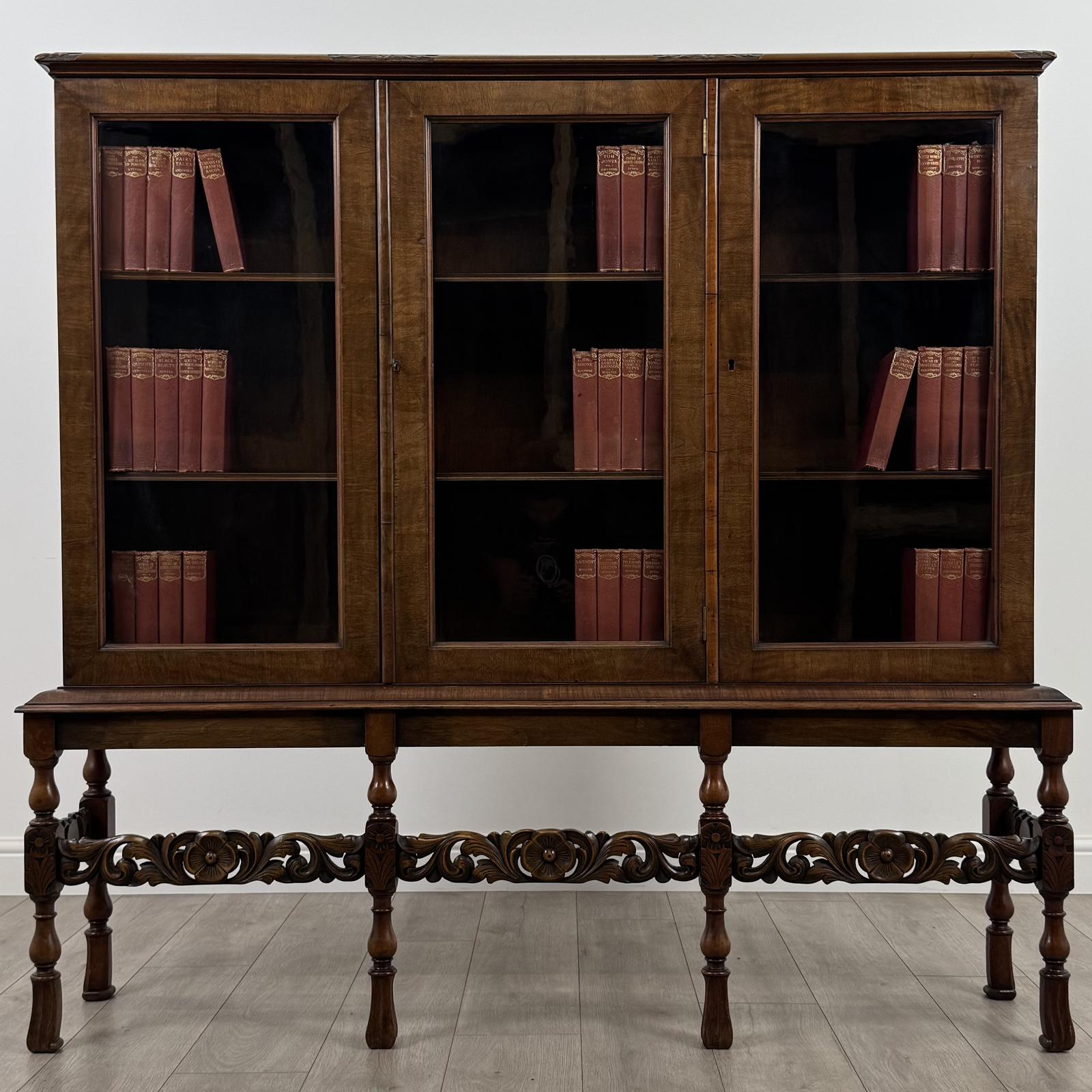 Antique 20th Century Good Quality Display Cabinet in Walnut (1 of 11)