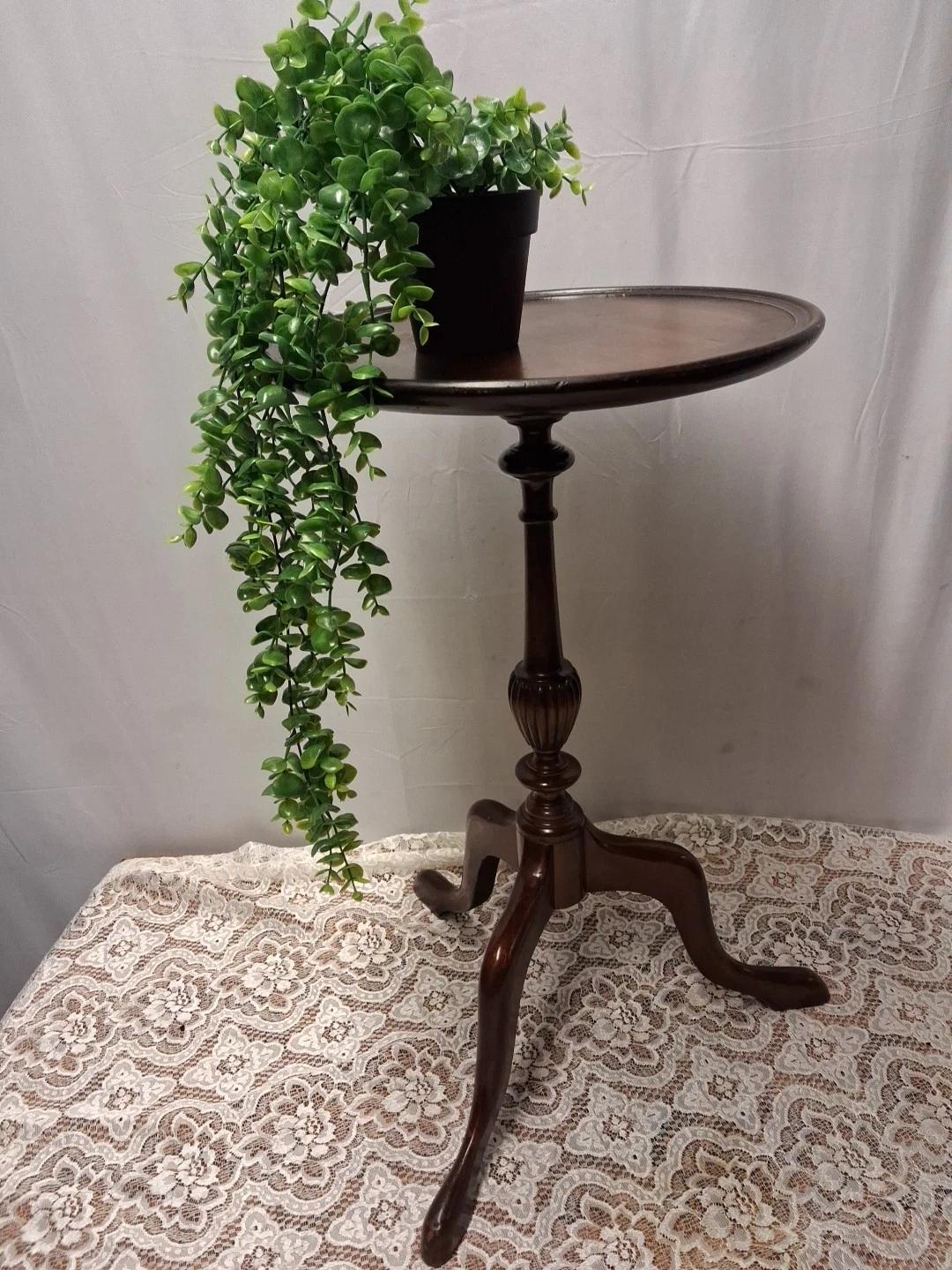 Antique Wine Drinks Table or Use as a Lamp or Plant Stand (1 of 7)