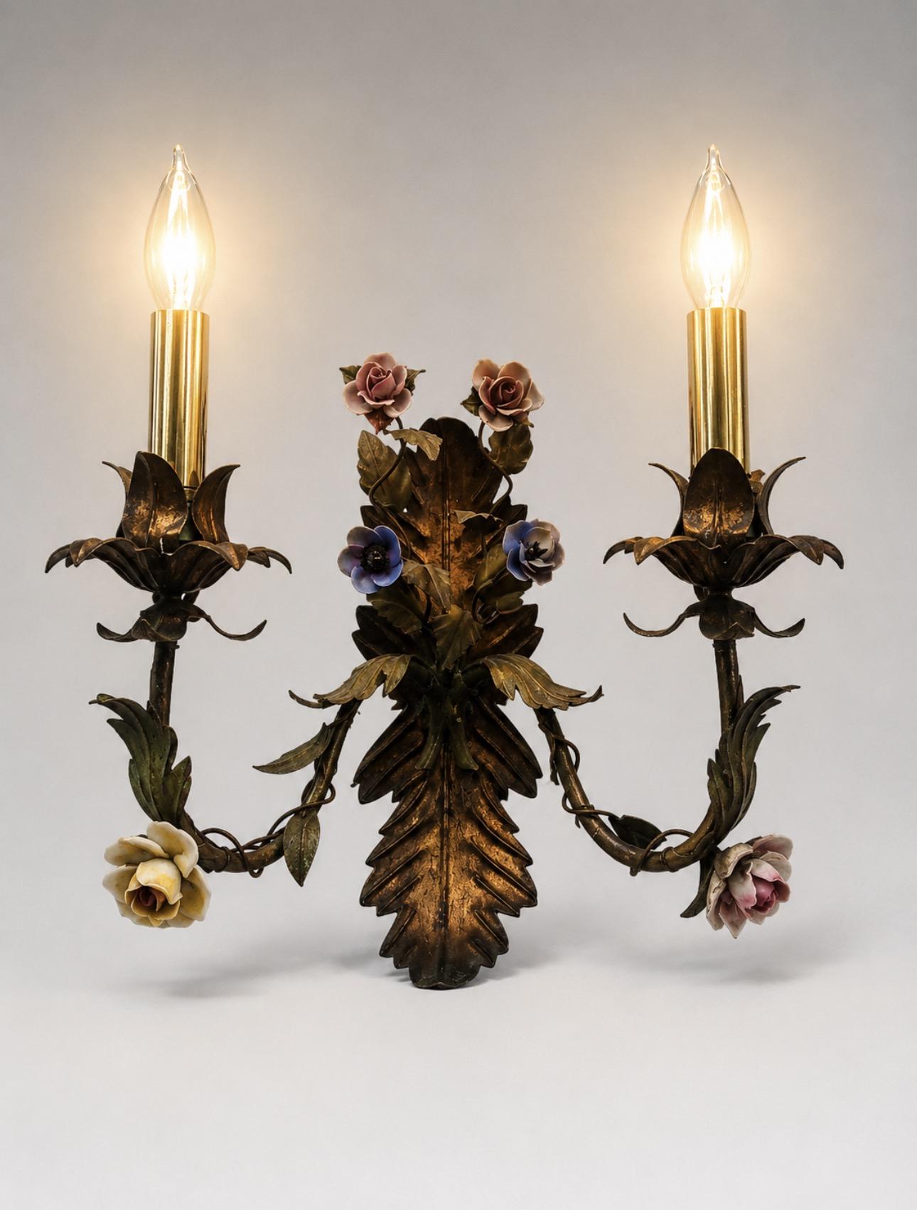 Pair Vintage French Gilt Toleware Wall Lights Floral Sconces (1 of 10) Pair Vintage French Gilt Toleware Wall Lights Floral Sconces (1 of 10)