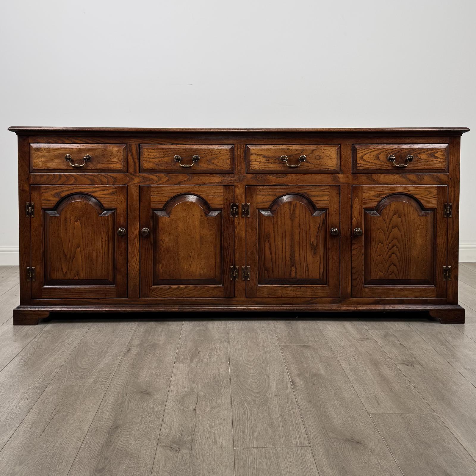 Antique 20th Century Large Good Quality Sideboard in Oak (1 of 12) Antique 20th Century Large Good Quality Sideboard in Oak (1 of 12)