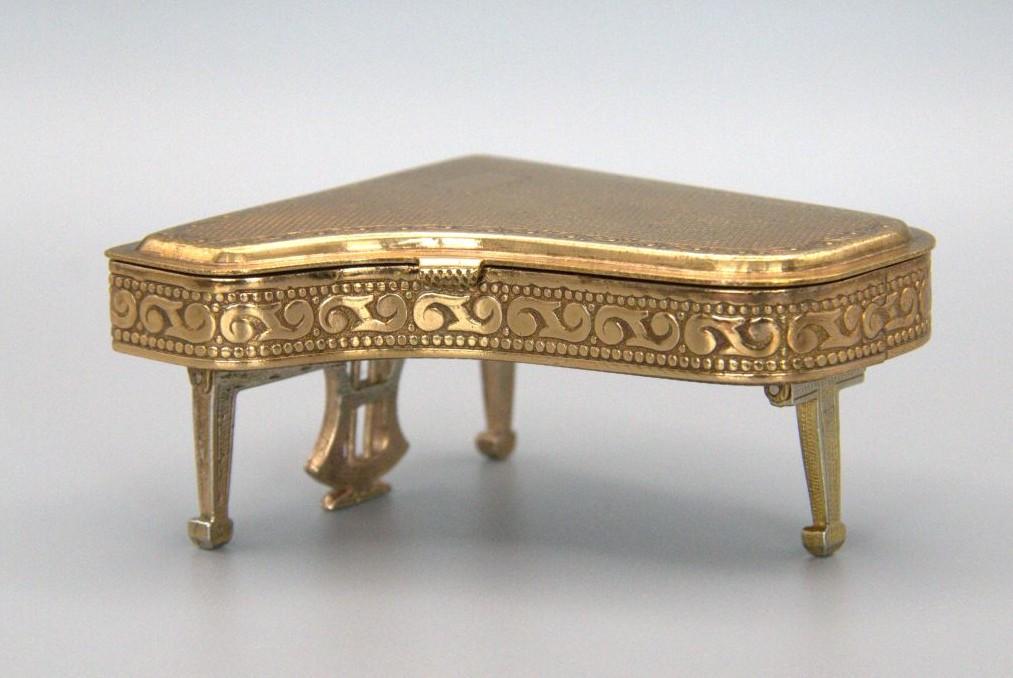 Pygmalion Sonata Powder Compact c.1950 (1 of 5)