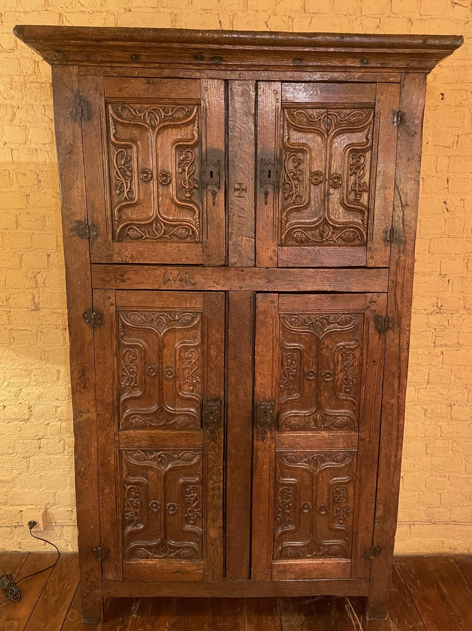 4 Doors Cupboard Or Wardrobe Gothic Period In Oak 15 ° Century (1 of 19) 4 Doors Cupboard Or Wardrobe Gothic Period In Oak 15 ° Century (1 of 19)