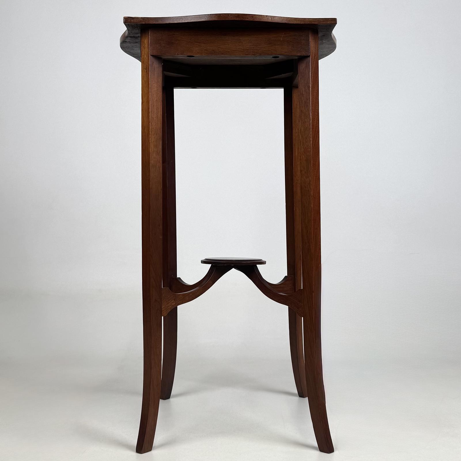 Antique 20th Century Edwardian Side Table in Mahogany (1 of 7) Antique 20th Century Edwardian Side Table in Mahogany (1 of 7)