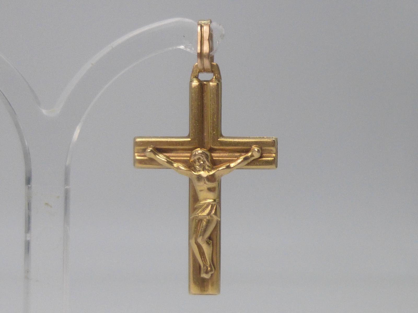 9ct Gold Crucifix Pendant (1 of 6)