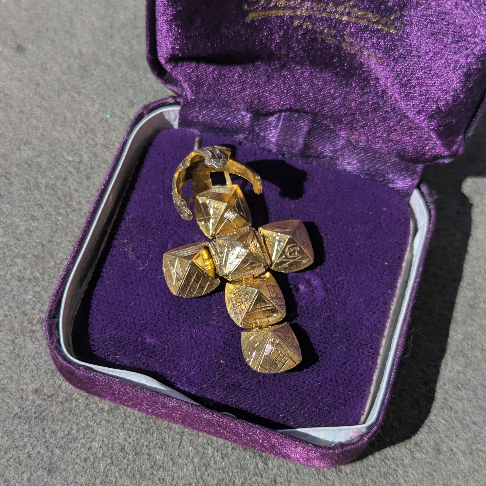 Vintage 9ct Gold Masonic Orb Pendant (1 of 7)