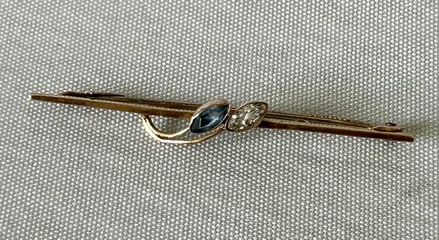 9ct Gold, Aquamarine & Crystal Chester Hallmarked Bar Brooch (1 of 5) 9ct Gold, Aquamarine & Crystal Chester Hallmarked Bar Brooch (1 of 5)