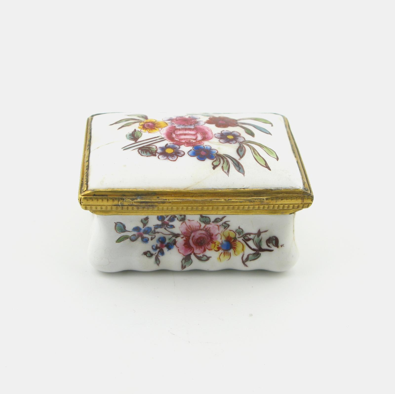 Interesting Antique Enamel Snuff Box (1 of 13)