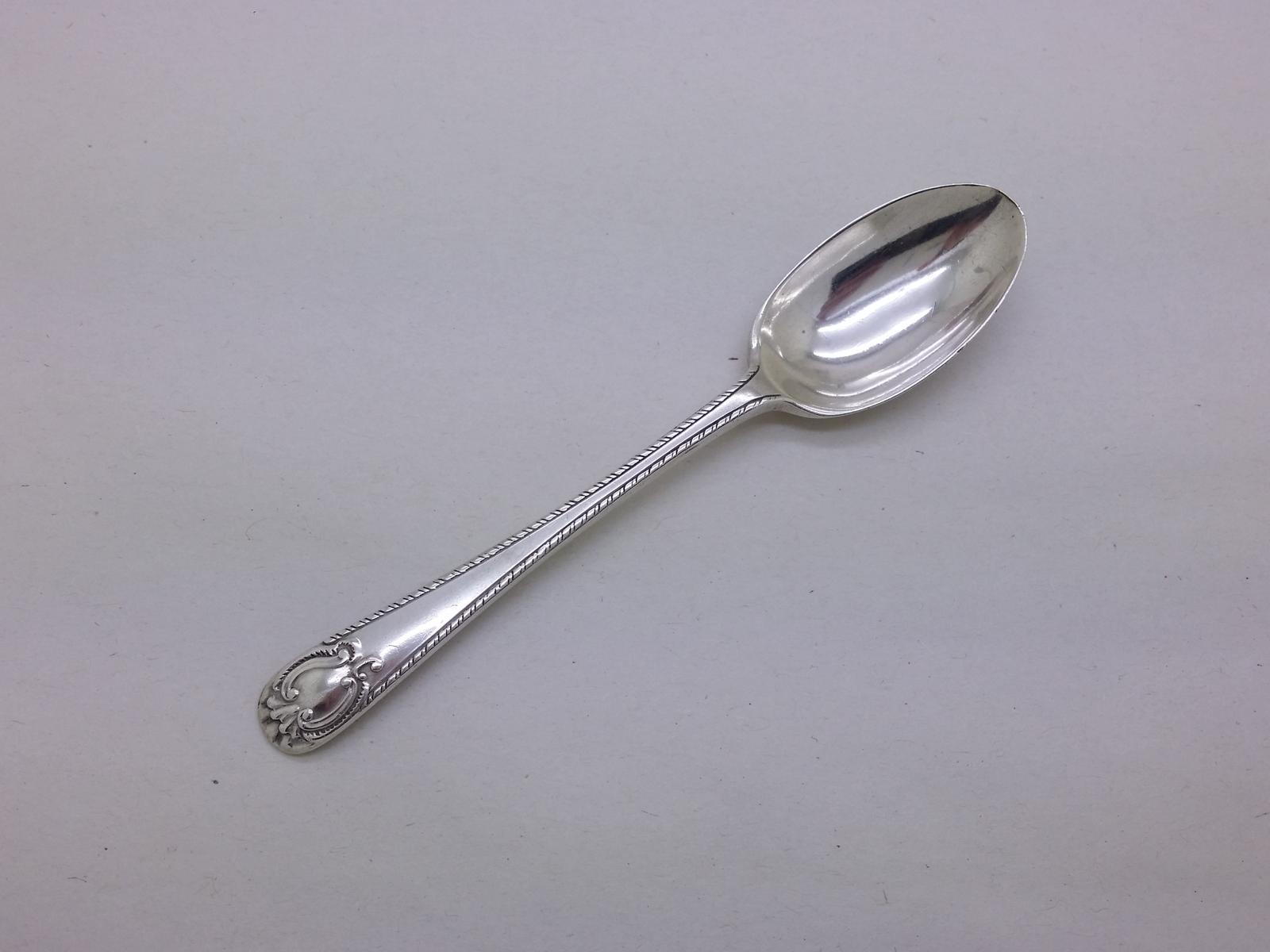 Victorian 1896 Sterling Silver Feathered & Scrolled Teaspoon Hallmarked London (1 of 5)