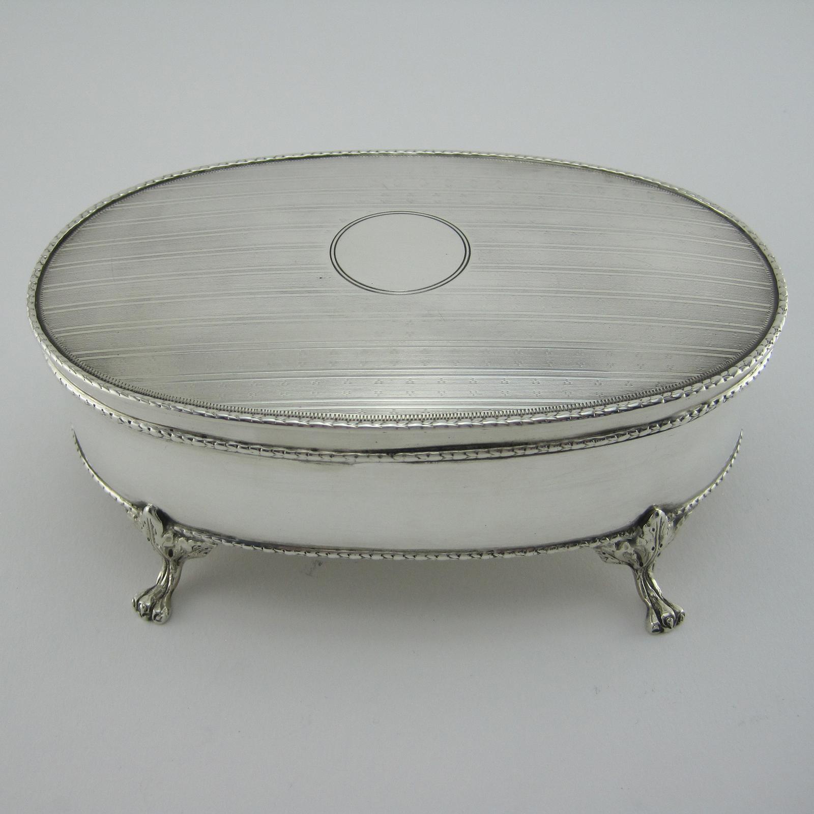 Good Quality Oval Sterling Silver Trinket or Jewellery Box (1 of 8)