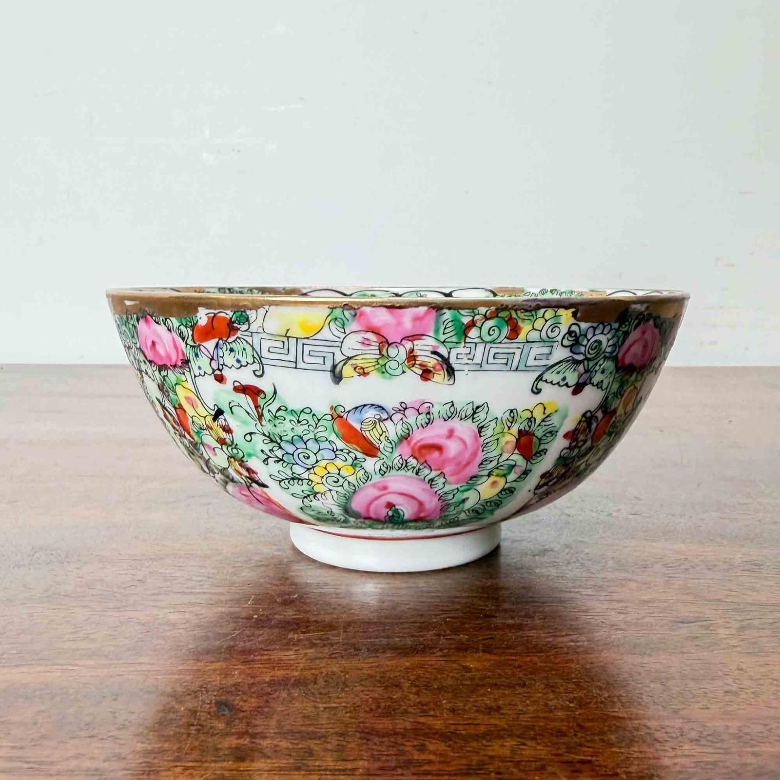 Vintage Chinese Famille Rose Medallion Bowl (1 of 11) Vintage Chinese Famille Rose Medallion Bowl (1 of 11)
