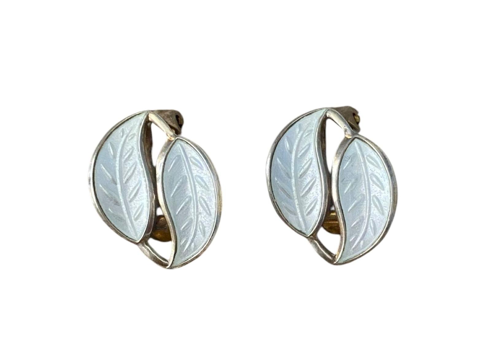 David Andersen Norway Sterling Silver White Guilloche Enamel Leaf Clip Earrings – Vintage (1 of 4) David Andersen Norway Sterling Silver White Guilloche Enamel Leaf Clip Earrings – Vintage (1 of 4)