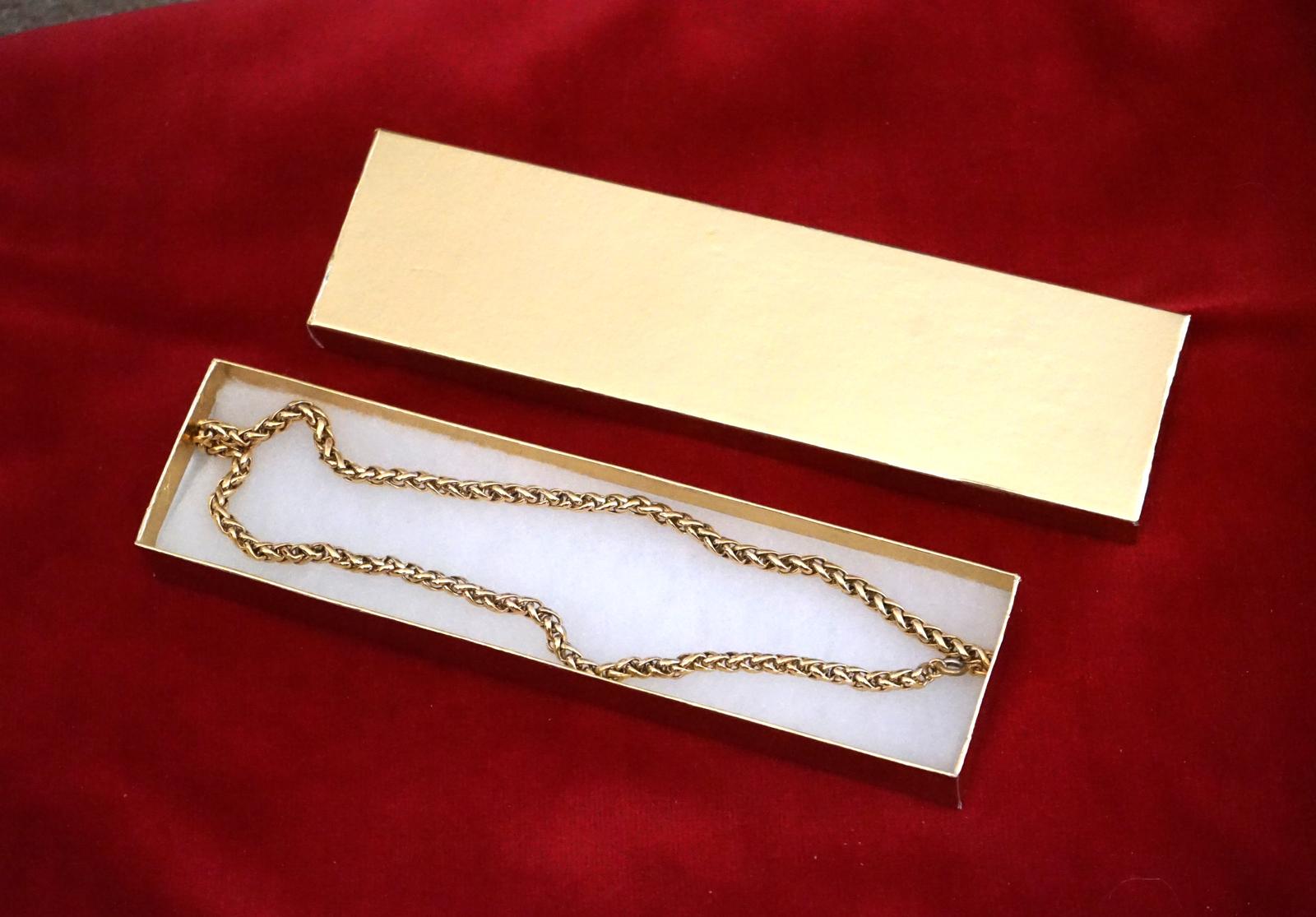 An Excellent 17 3/4"Heavy Gold Plated Fancy Chain Boxed (1 of 5) An Excellent 17 3/4"Heavy Gold Plated Fancy Chain Boxed (1 of 5)