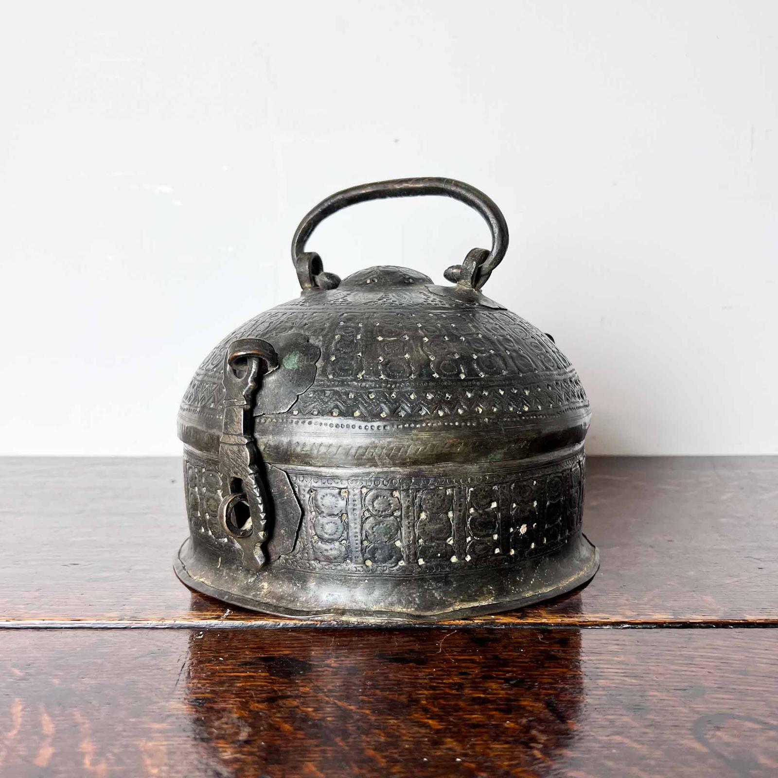 Antique Indian Metal Pandan Betel Box (1 of 13) Antique Indian Metal Pandan Betel Box (1 of 13)