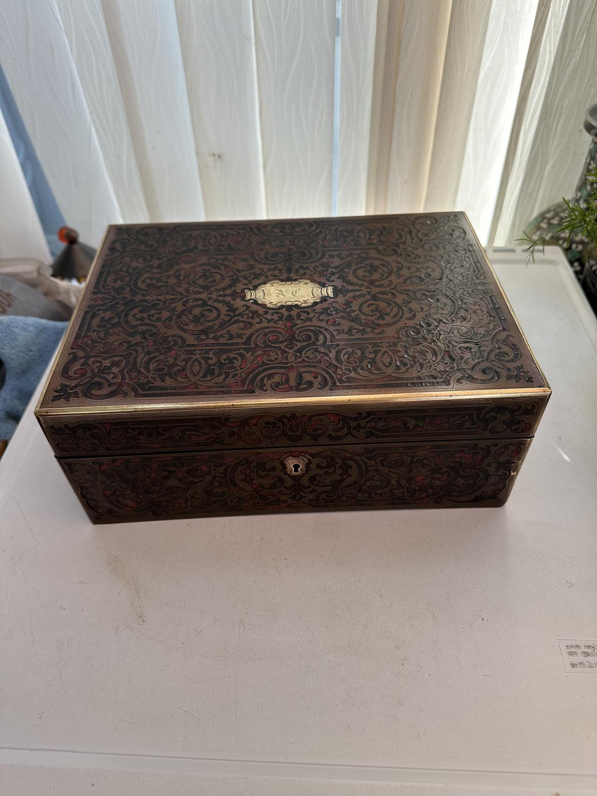French Tòrtoiseshell & Brass Boulle Work Box with Original Silver Glassware (1 of 12) French Tòrtoiseshell & Brass Boulle Work Box with Original Silver Glassware (1 of 12)