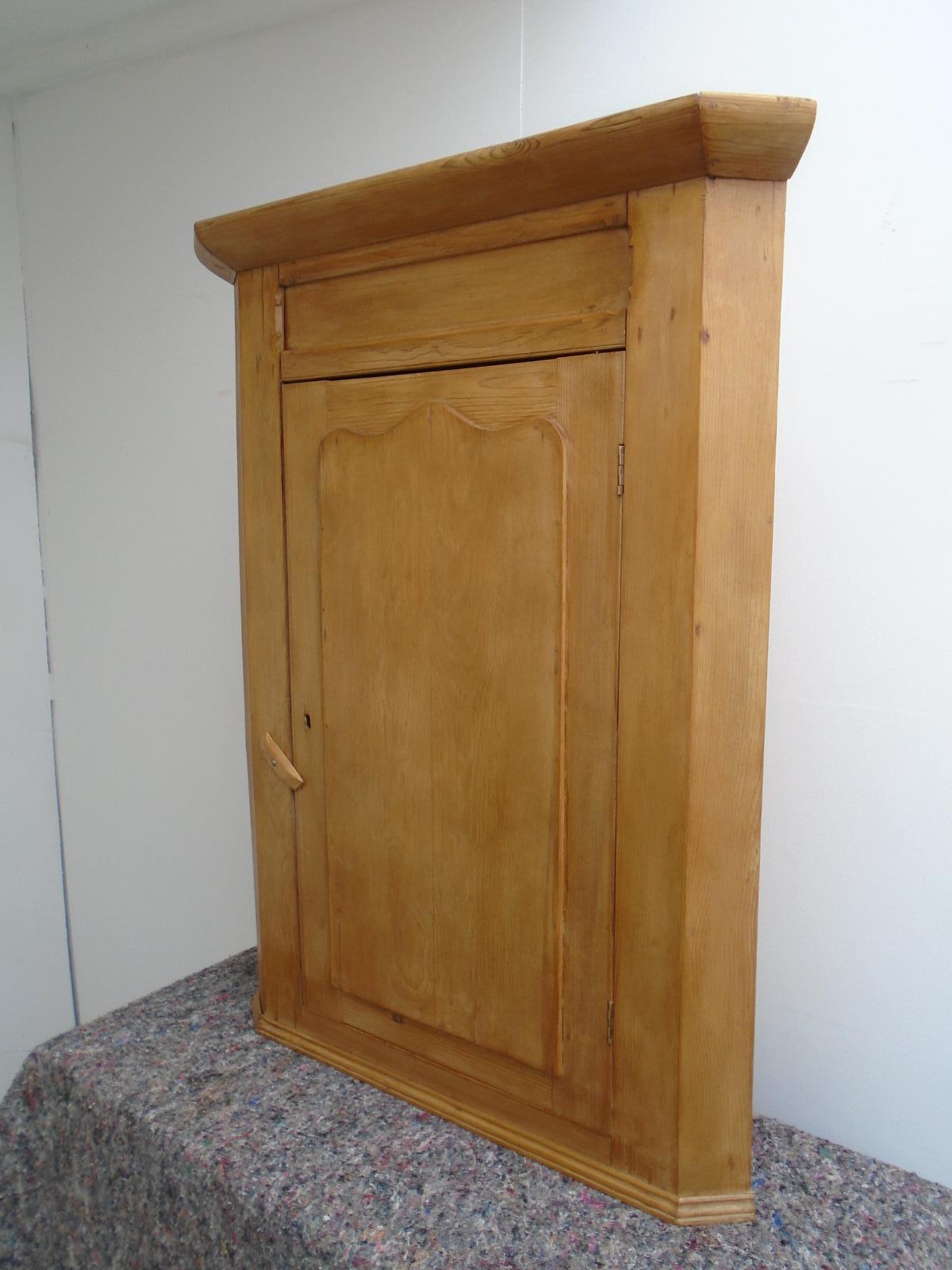 A Lovely Small Wall Hanging Victorian Antique / Old Pine Waxed Corner Cabinet (1 of 9)