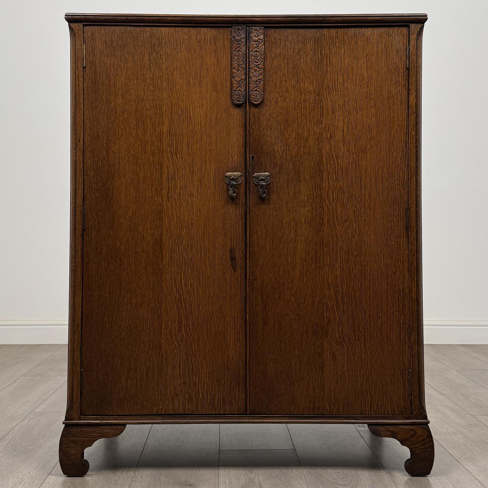 Antique 20th Century Fitted Cupboard in Oak (1 of 10) Antique 20th Century Fitted Cupboard in Oak (1 of 10)