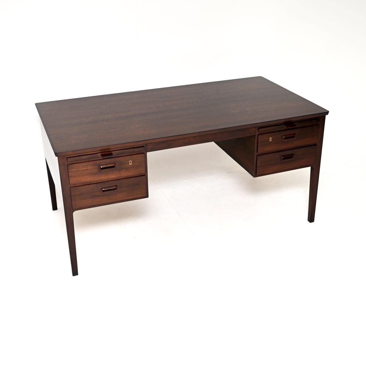 Large Vintage Danish Cabinet-maker Rosewood Executive Desk (1 of 10) Large Vintage Danish Cabinet-maker Rosewood Executive Desk (1 of 10)