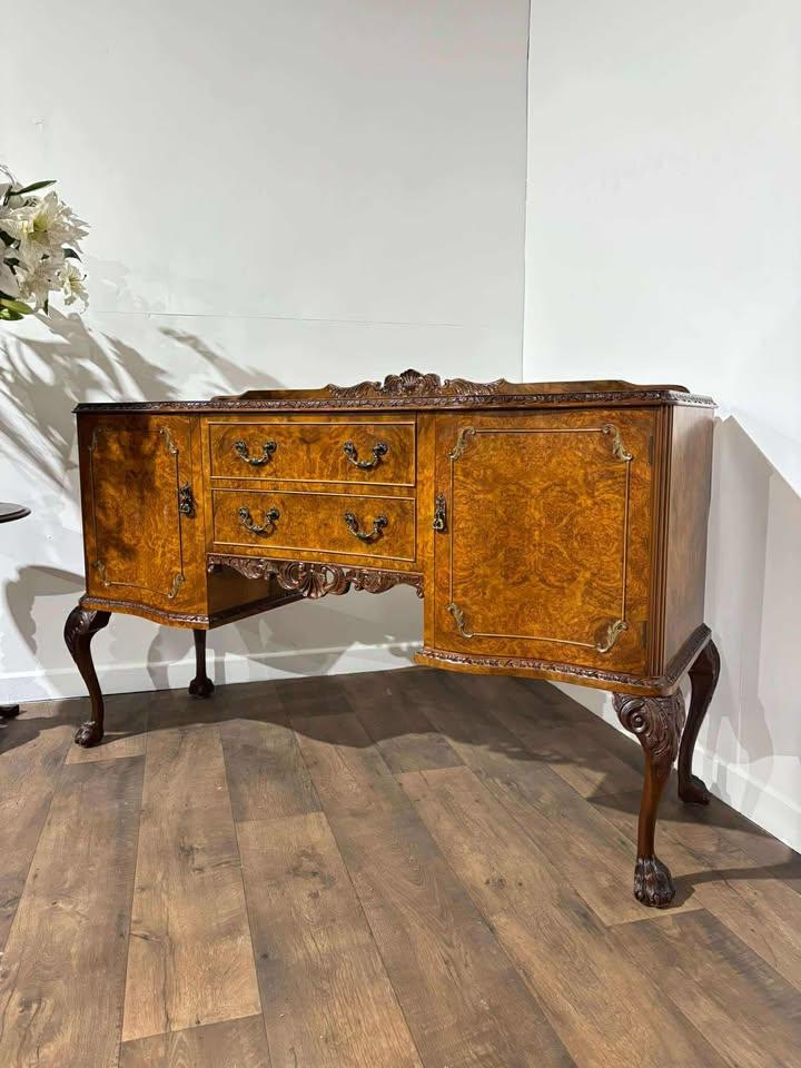 Vintage Burr Walnut Veneered Sideboard (1 of 17) Vintage Burr Walnut Veneered Sideboard (1 of 17)