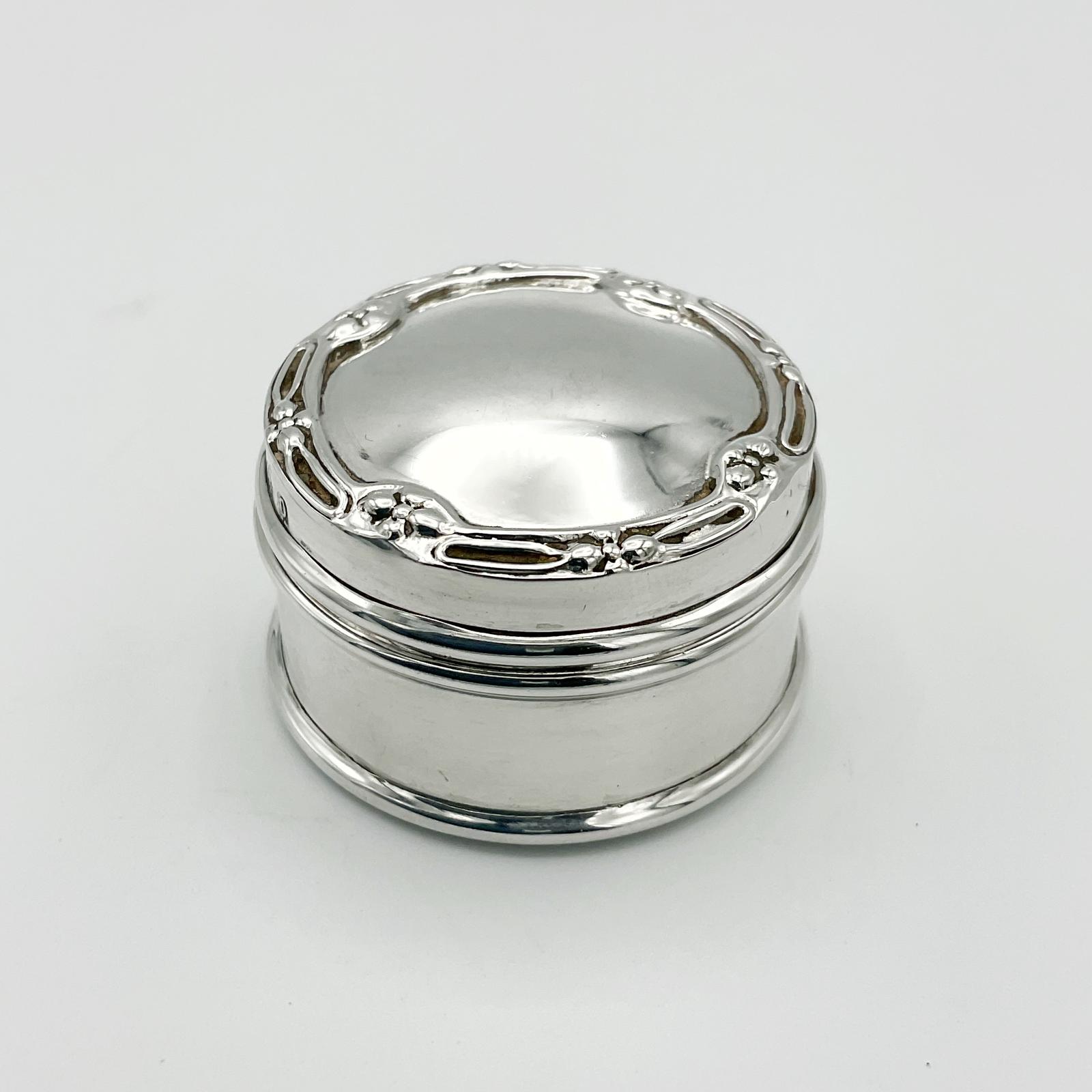 Antique 1913 Sterling Silver Pill Box (1 of 11) Antique 1913 Sterling Silver Pill Box (1 of 11)