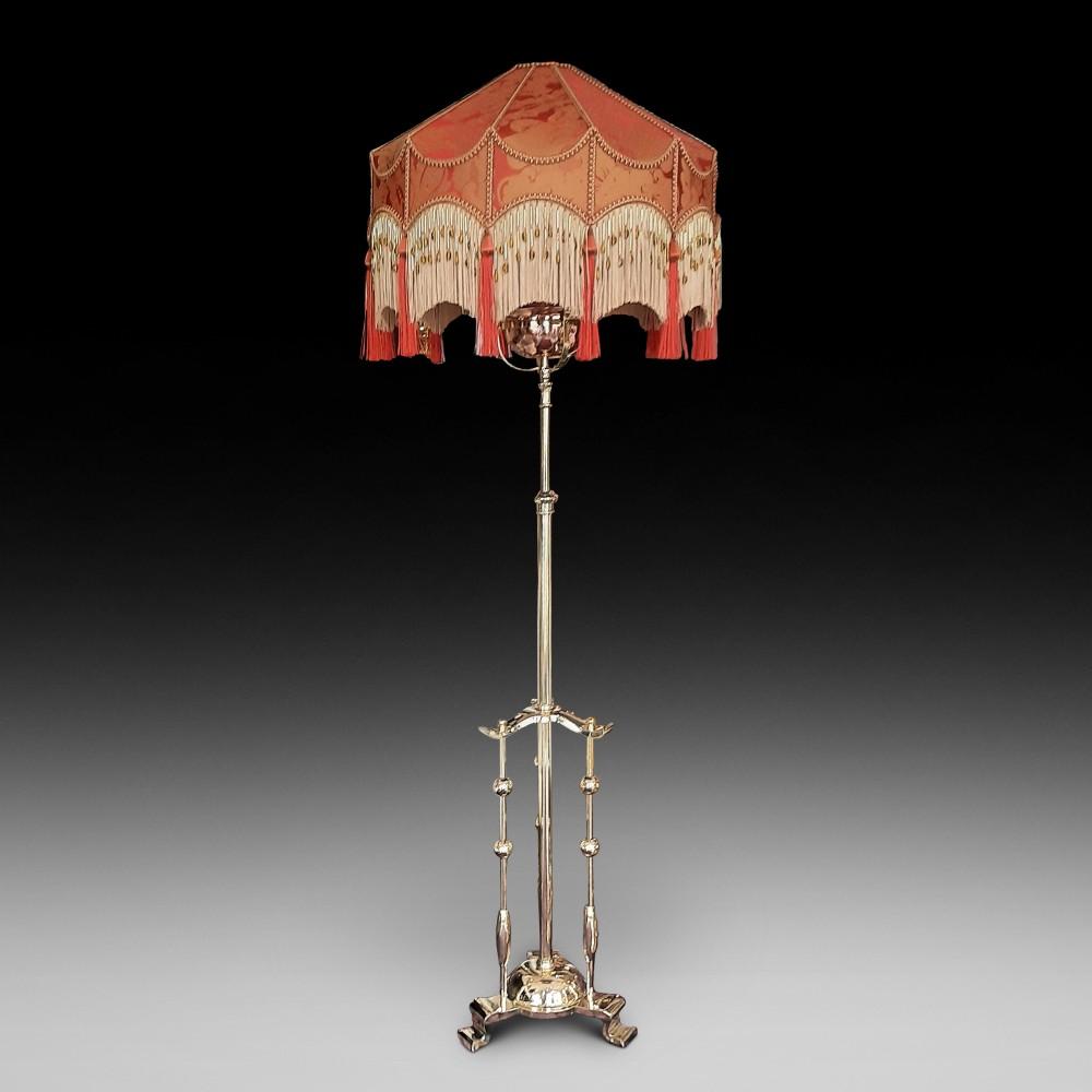 Early 20th Century Art Nouveau Brass Standard Lamp (1 of 7) Early 20th Century Art Nouveau Brass Standard Lamp (1 of 7)