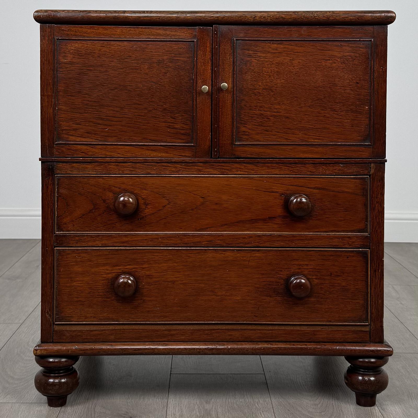 Antique 18th Century Small Oak Cupboard of Good Quality (1 of 12)
