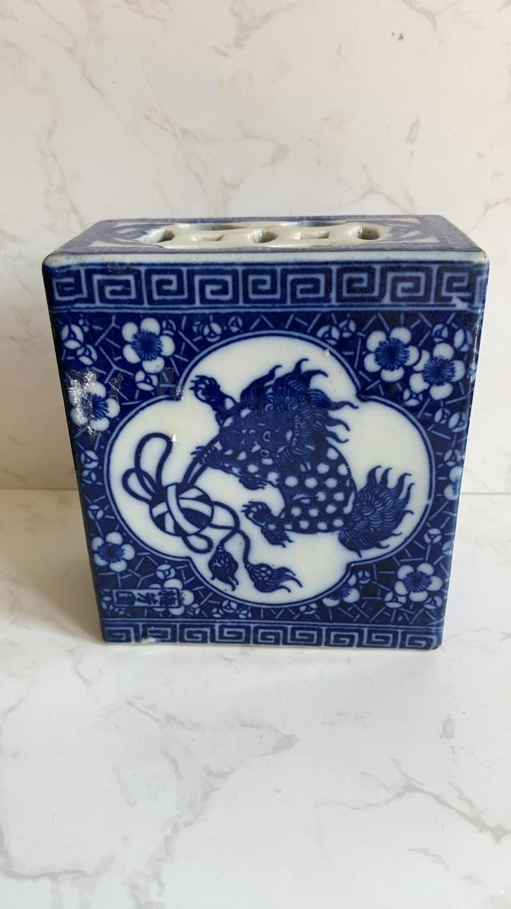 Antique Chinese Blue & White Porcelain Opium Pillow Foo Dog Decoration (1 of 5) Antique Chinese Blue & White Porcelain Opium Pillow Foo Dog Decoration (1 of 5)