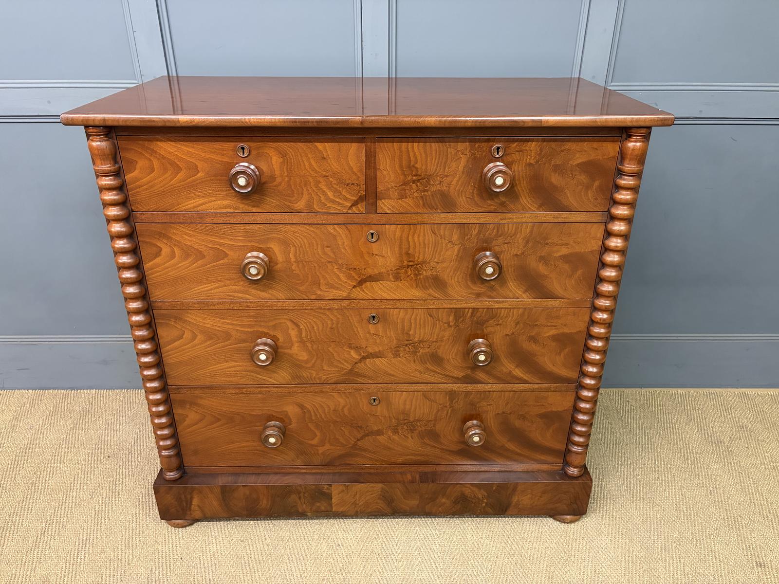 Victorian Mahogany Chest of Drawers (1 of 15) Victorian Mahogany Chest of Drawers (1 of 15)