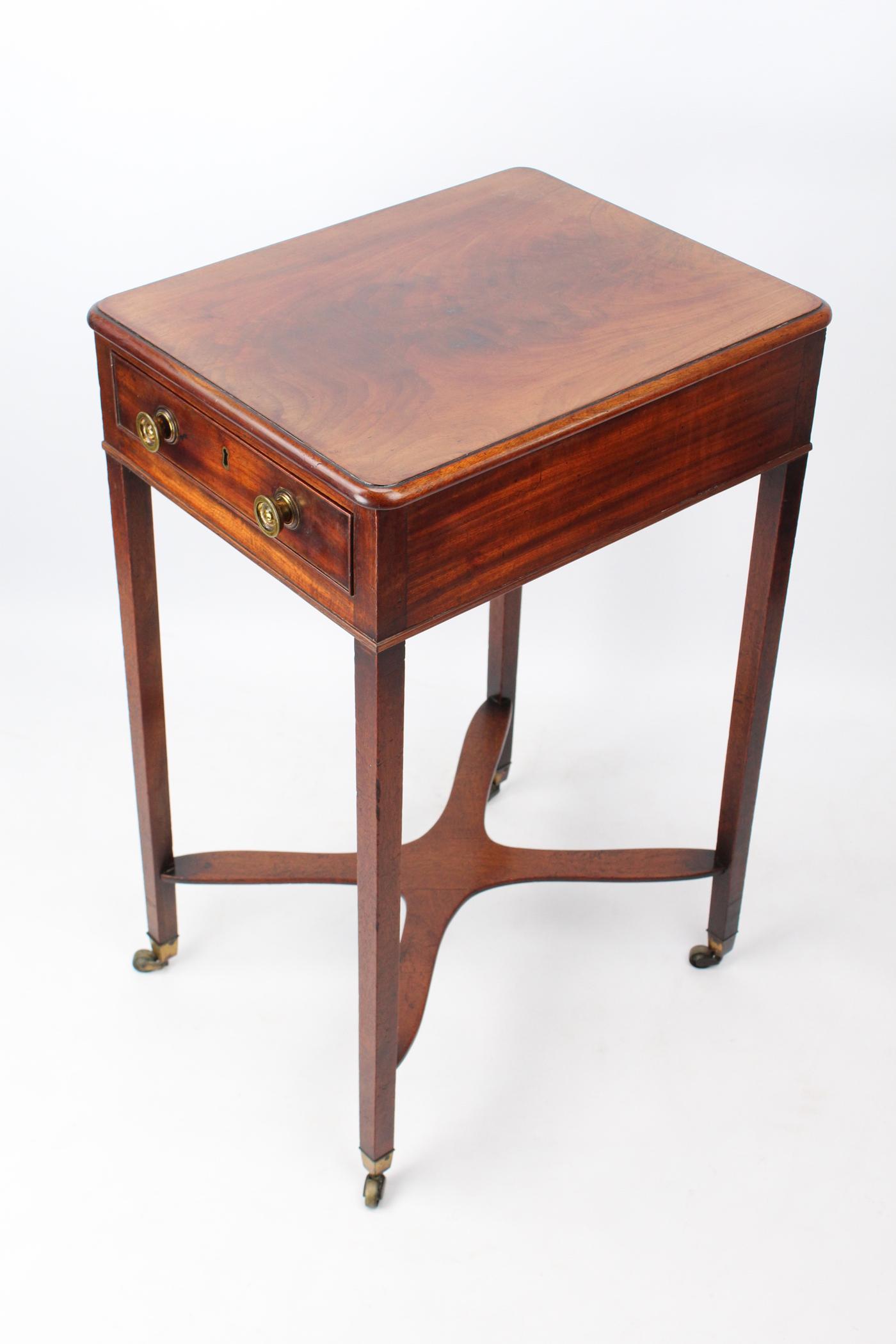 Small Georgian Mahogany Side Table with Drawer (1 of 13) Small Georgian Mahogany Side Table with Drawer (1 of 13)