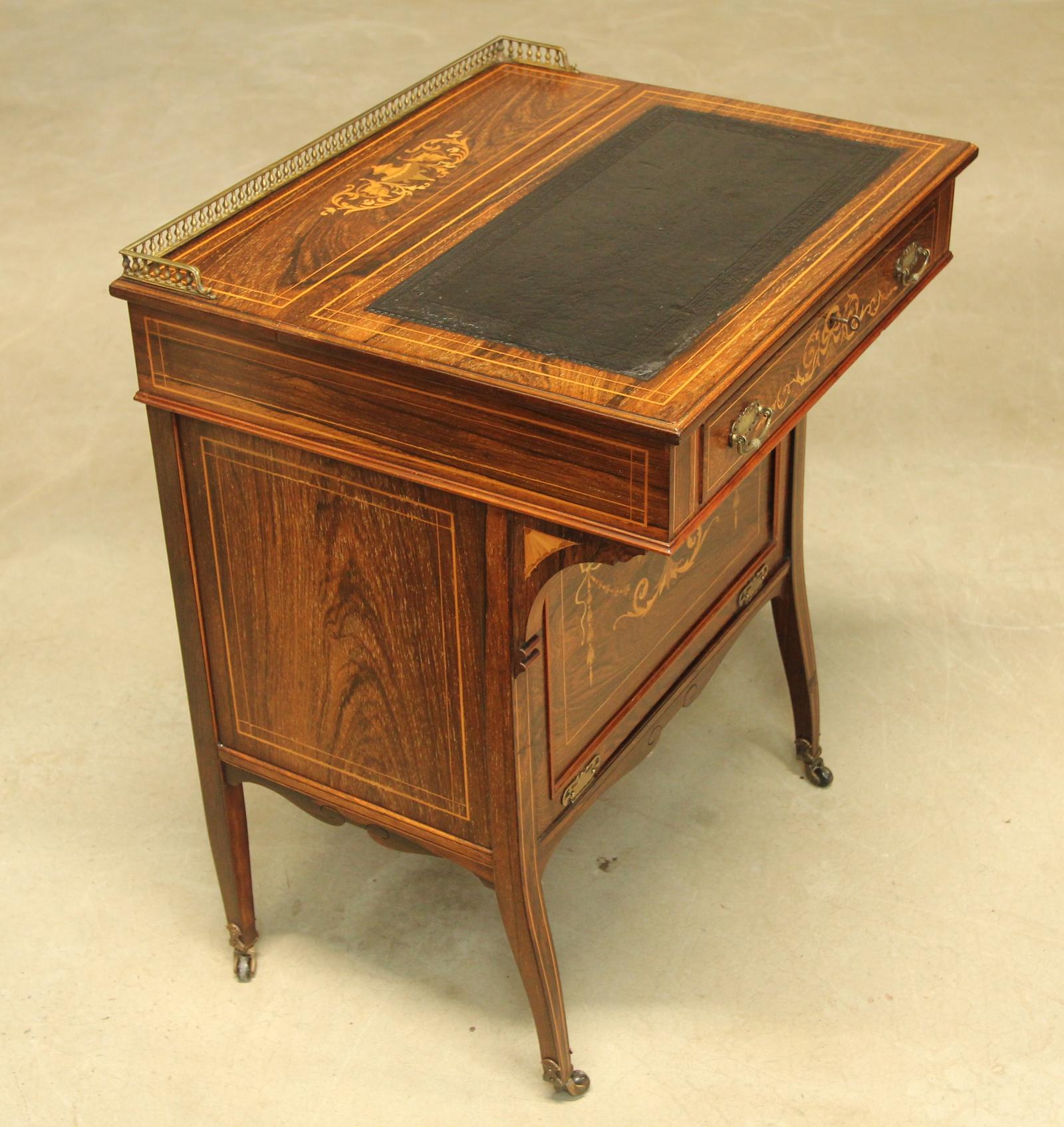 Victorian Rosewood Davenport (1 of 10)