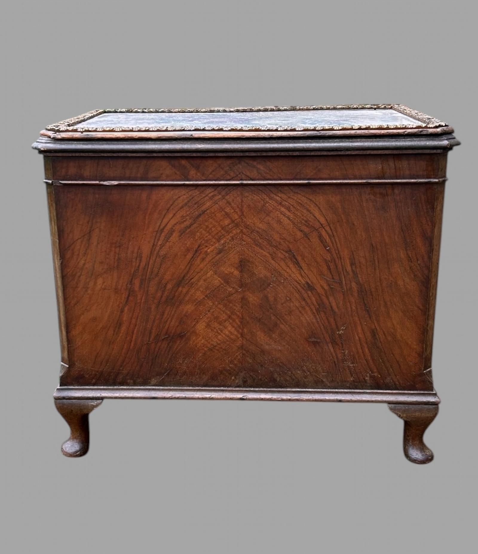 Attractive Walnut Veneered Box (1 of 4)