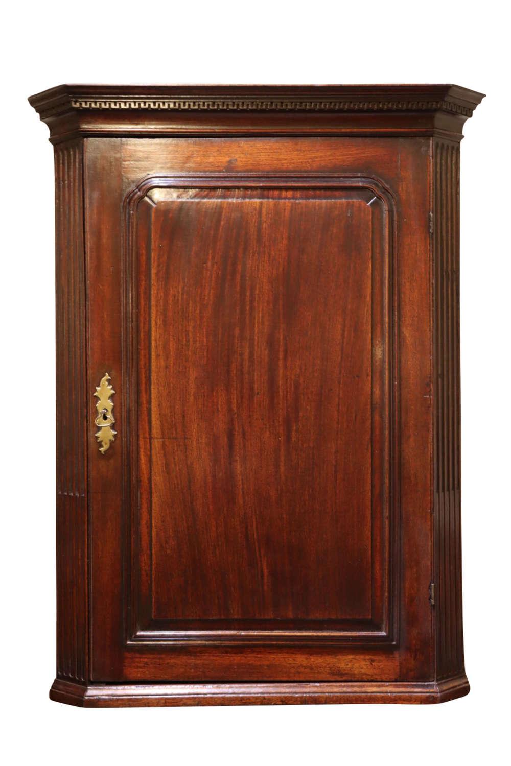 18th Century Mahogany Corner Cupboard (1 of 2)