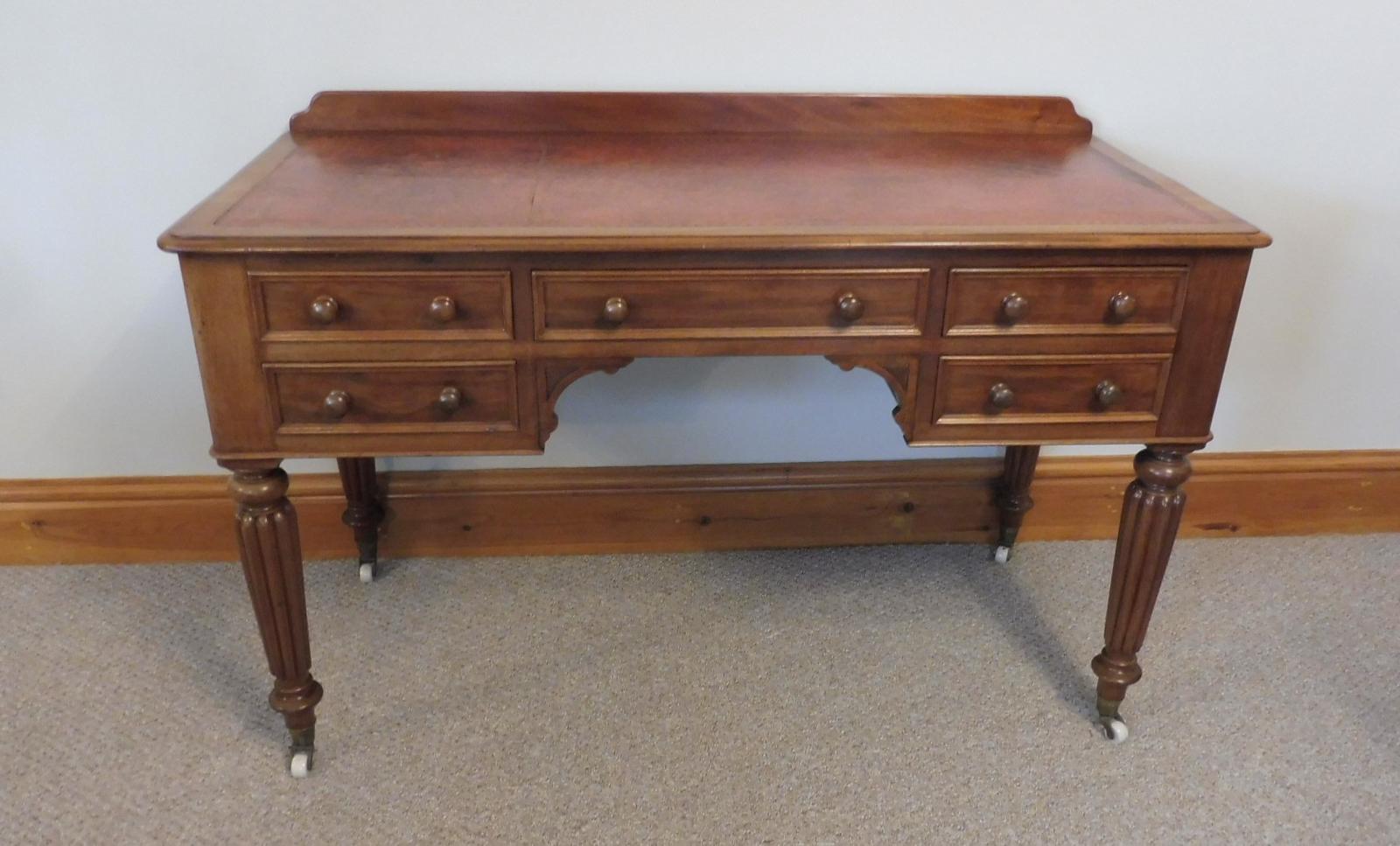 Victorian Mahogany Desk (1 of 11) Victorian Mahogany Desk (1 of 11)