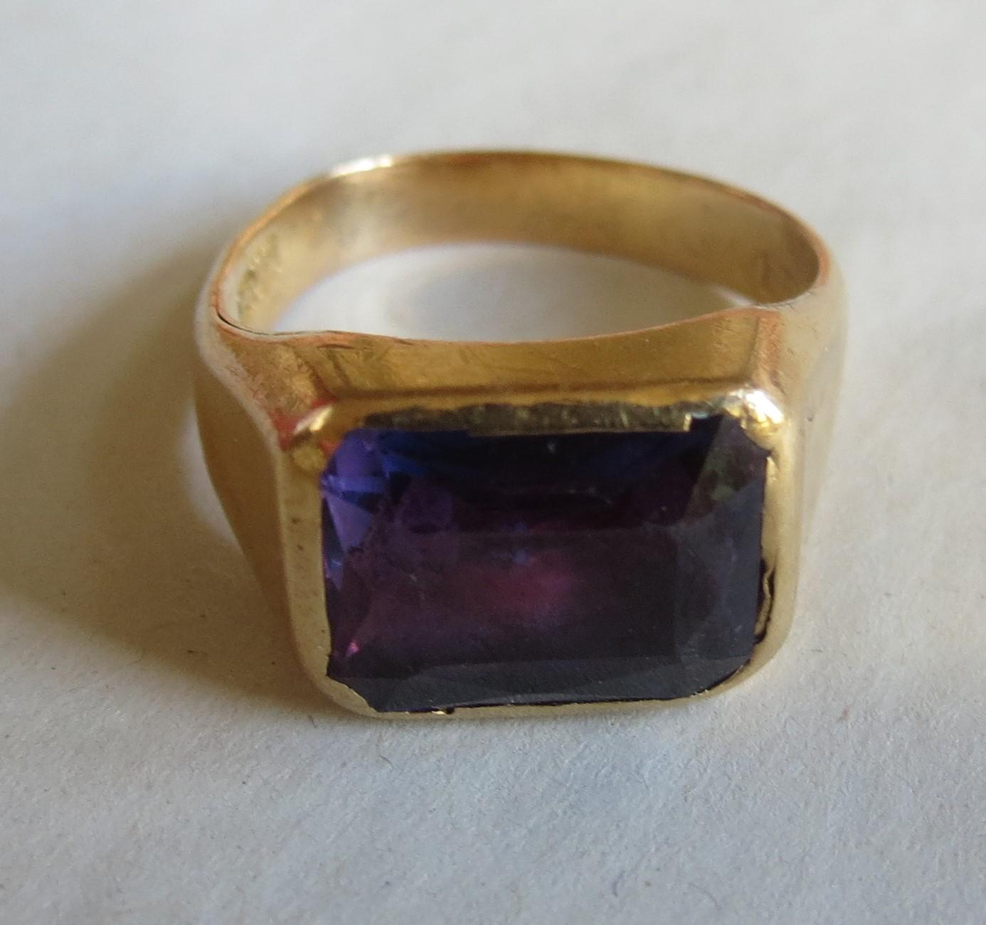 Chinese Purple Sapphire Ring in High-Carat Gold (1 of 8)