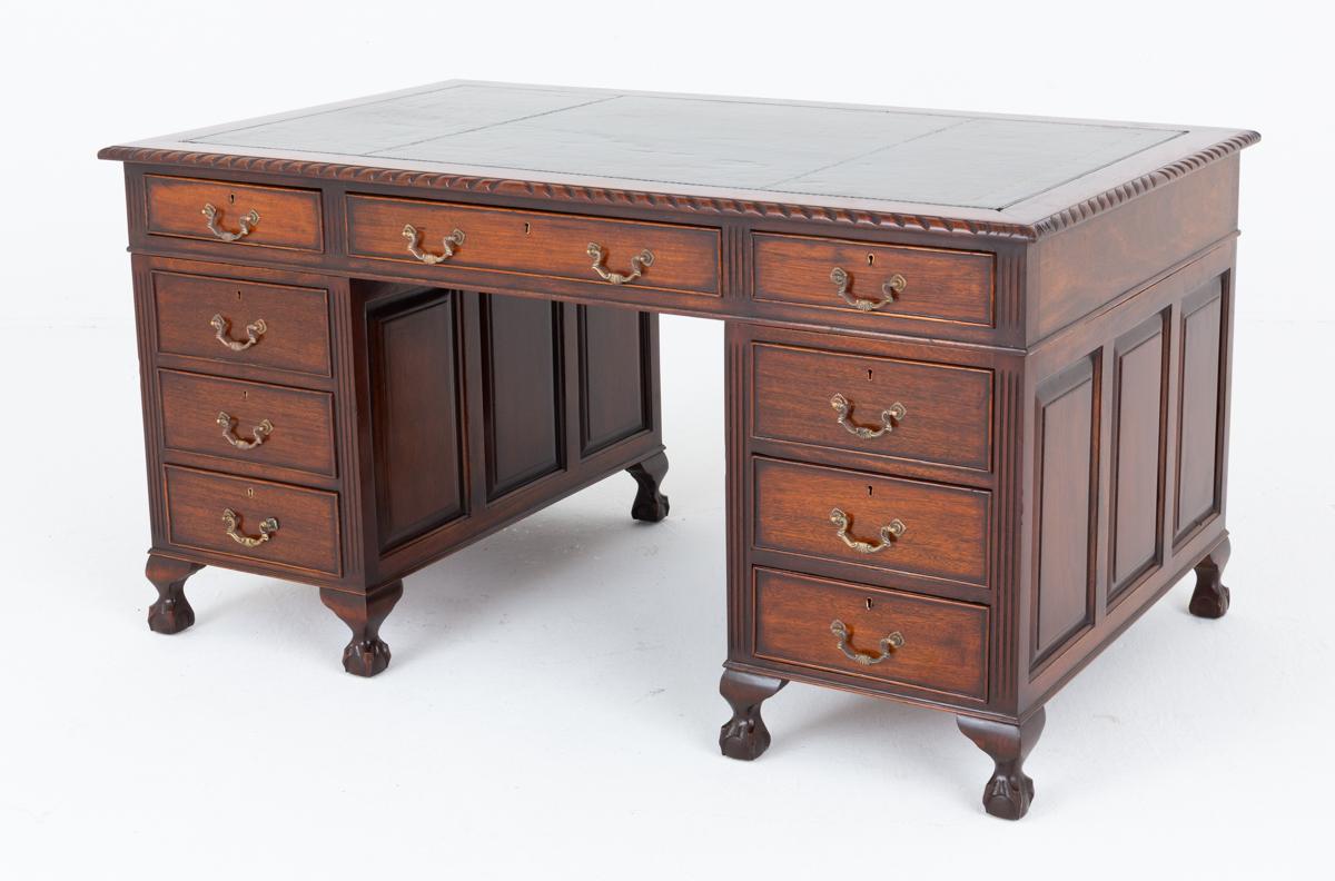 Chippendale Style Mahogany Pedestal Desk (1 of 10)