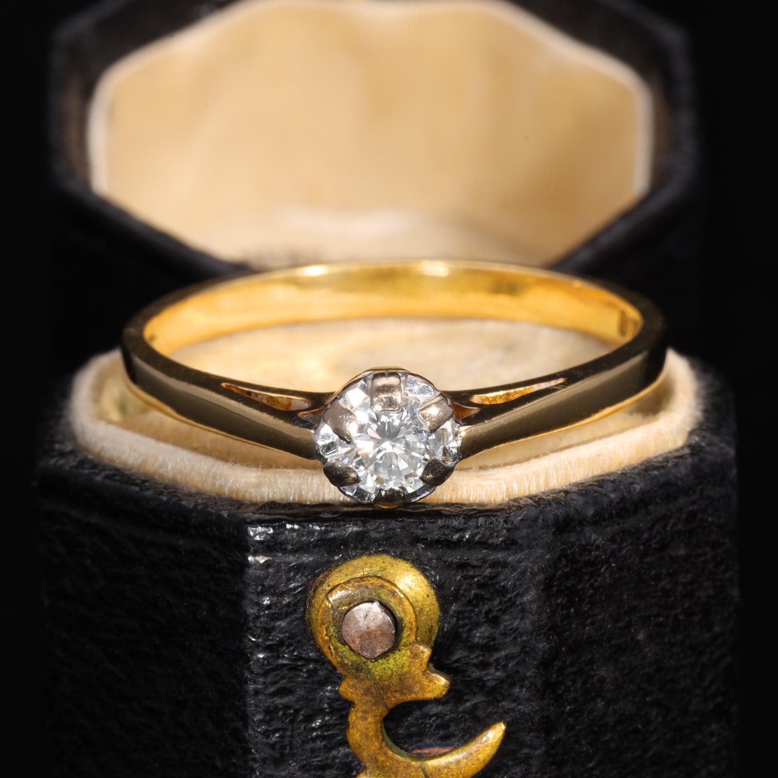 The Vintage 1986 Solitaire Brilliant Cut Diamond Sparkle Ring (1 of 6)