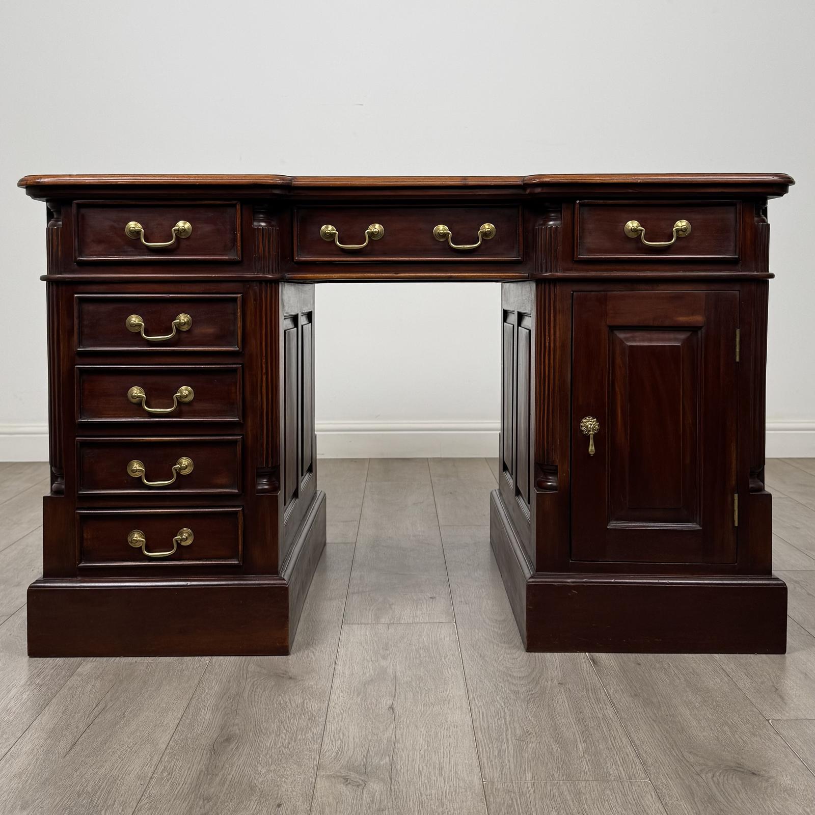 Antique 20th Century Pedestal Desk In Mahogany (1 of 11) Antique 20th Century Pedestal Desk In Mahogany (1 of 11)
