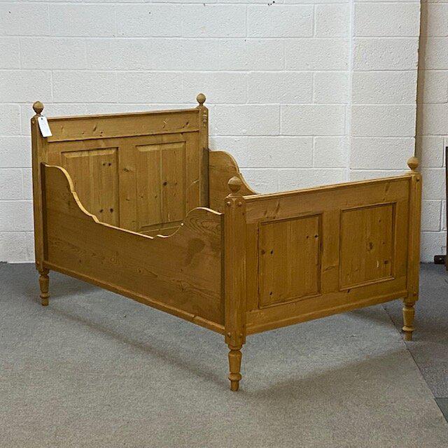 Large Old Pine Sleigh Bed (1 of 4) Large Old Pine Sleigh Bed (1 of 4)