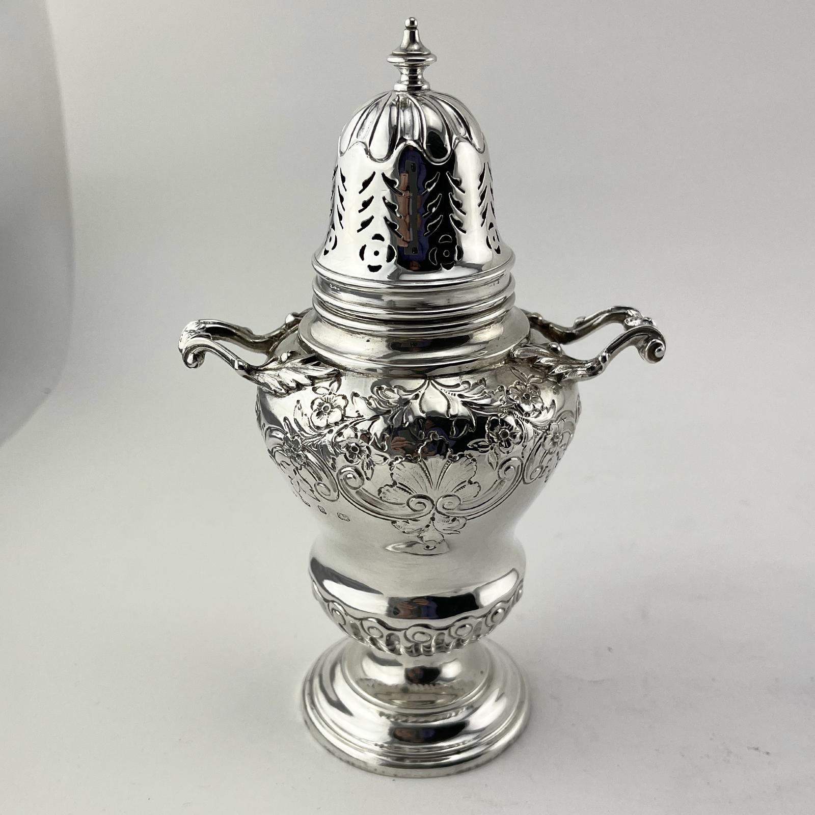 Decorative Elkington & Co Victorian Sterling Silver Sugar Caster (1 of 7) Decorative Elkington & Co Victorian Sterling Silver Sugar Caster (1 of 7)