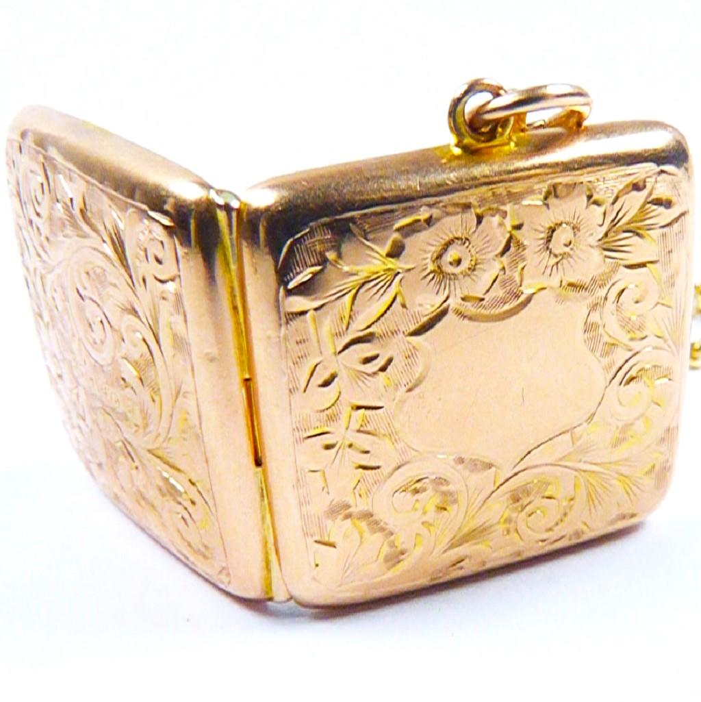 Hallmarked 9 ct Gold Antique Locket With 18 Inch Necklace (1 of 11)