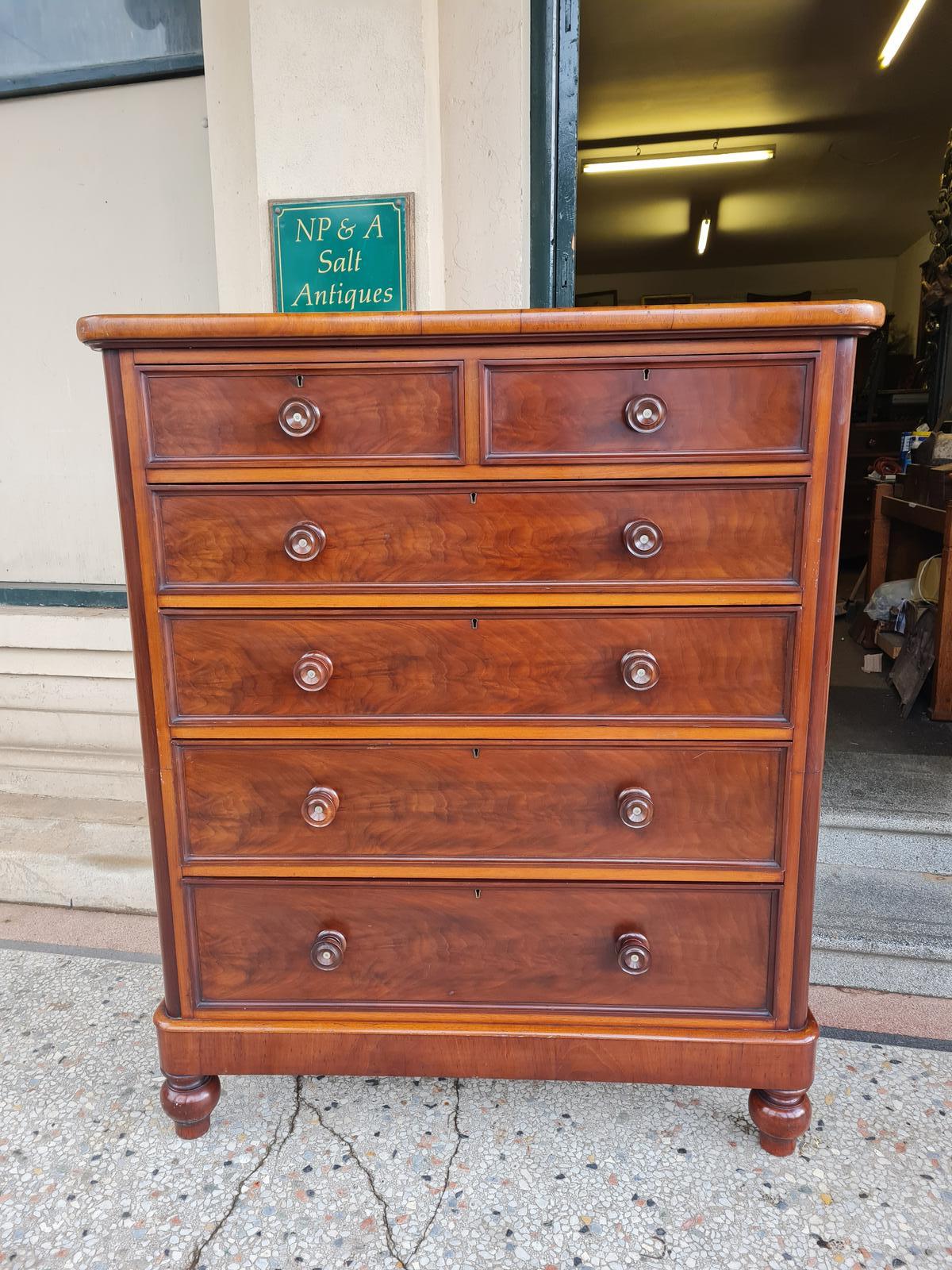 Superb Antique Large Mahogany Chest of Drawers (1 of 9) Superb Antique Large Mahogany Chest of Drawers (1 of 9)