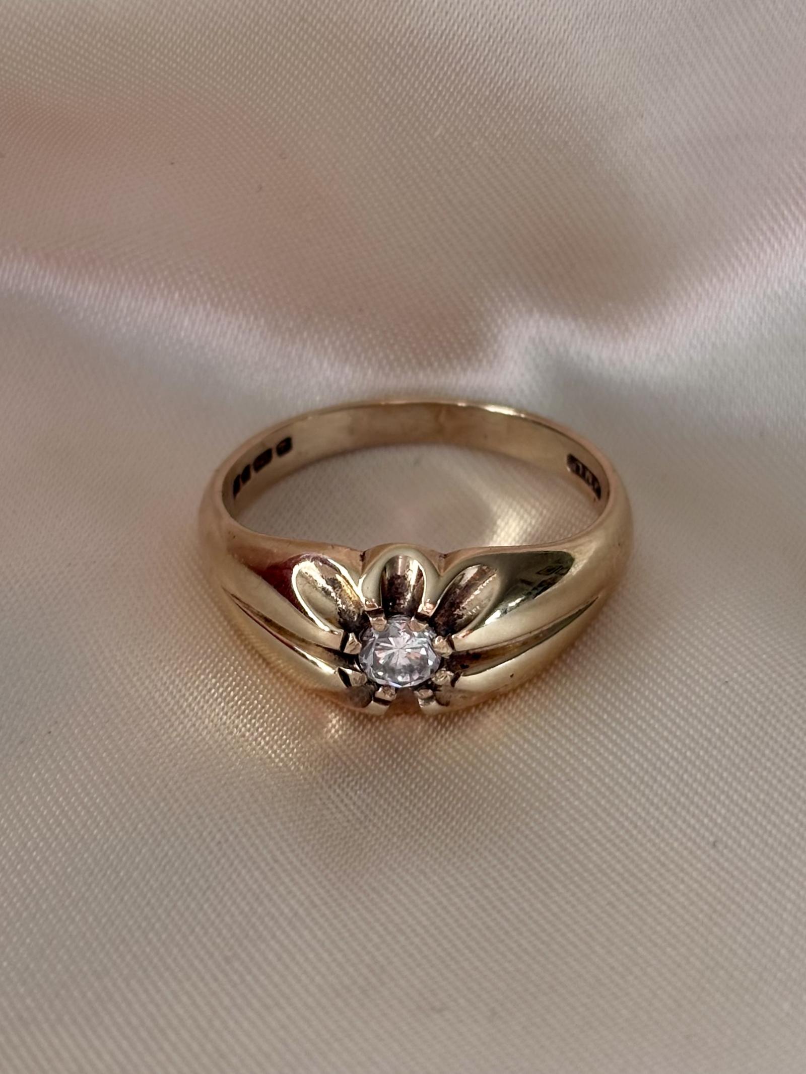 Vintage 9ct Gold & Diamond Ring (1 of 11) Vintage 9ct Gold & Diamond Ring (1 of 11)