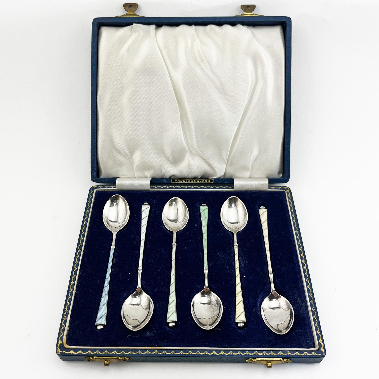 Retro & Vintage Silver - main image