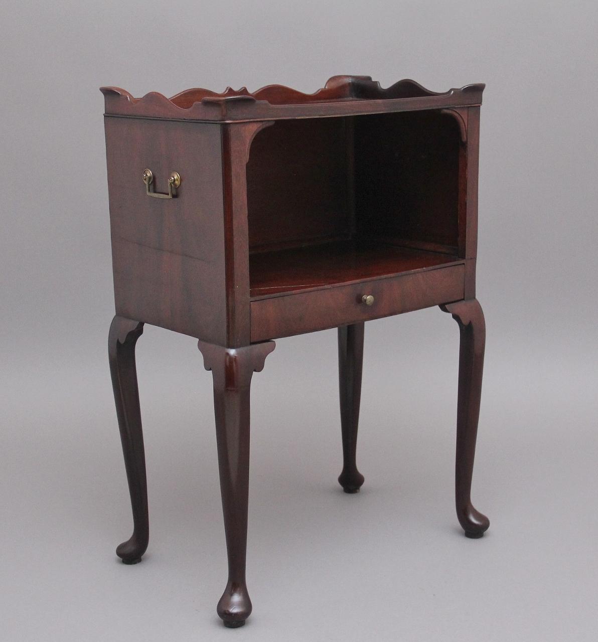 Early 20th Century Mahogany Bedside Cabinet in the Georgian Style (1 of 9)