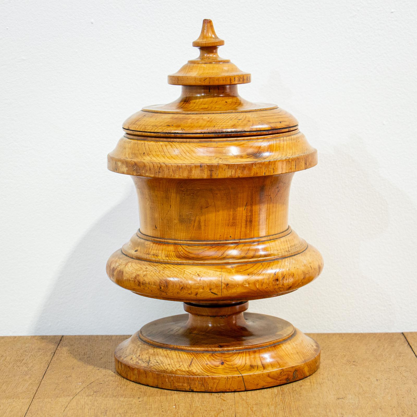 Turned Fruitwood Apothecary Jar c.1800 (1 of 10) Turned Fruitwood Apothecary Jar c.1800 (1 of 10)