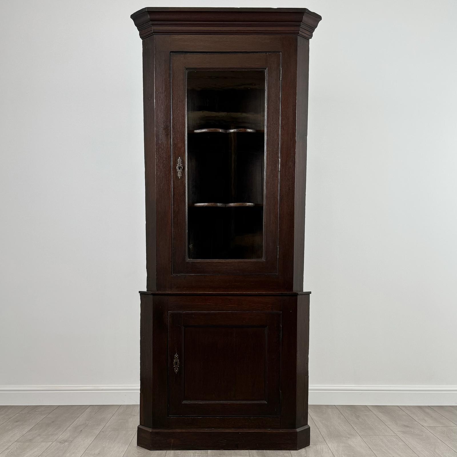 Antique 19th Century Good Quality Corner Cabinet In Oak (1 of 5)