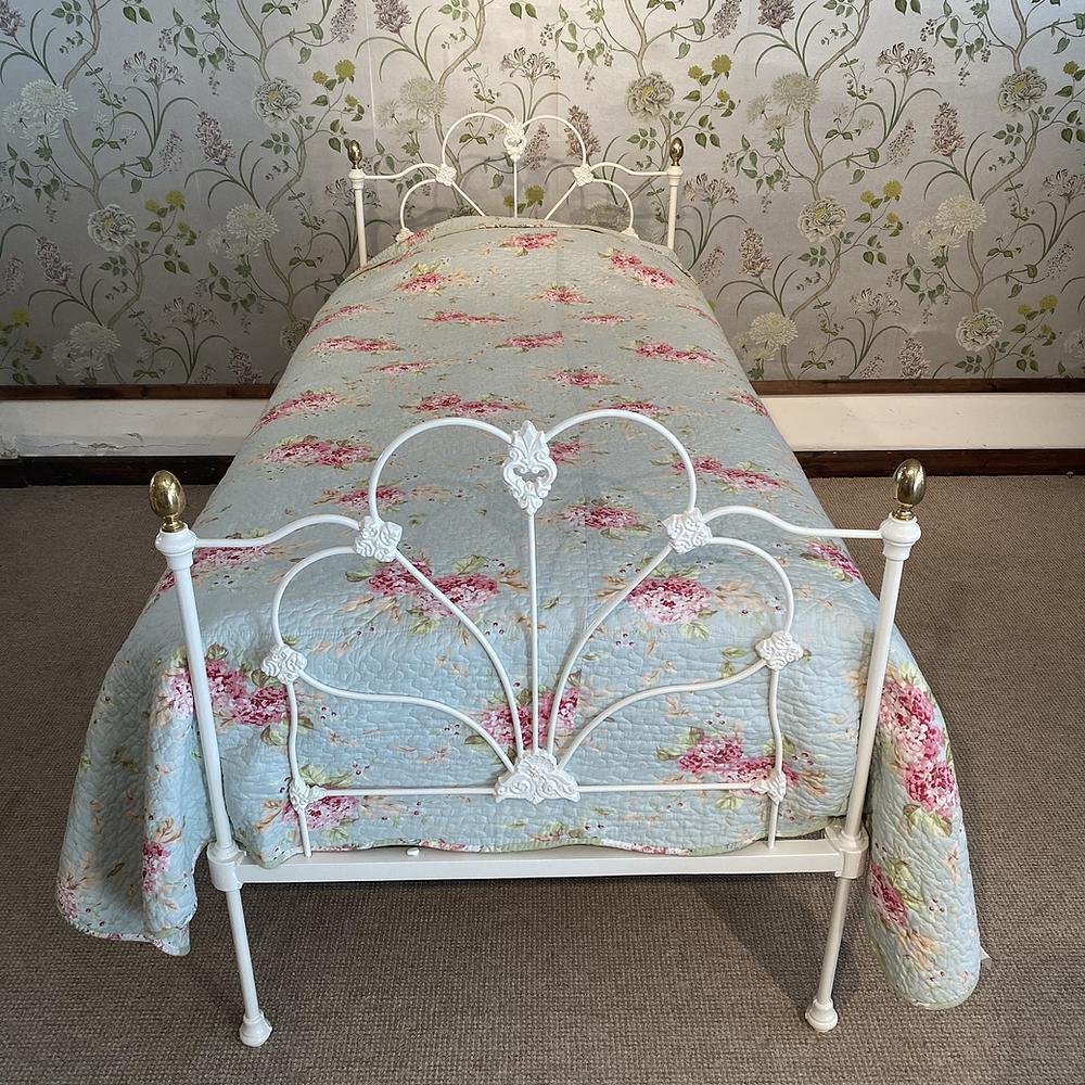 Single 3'- White Iron and Brass Bed (1 of 7) Single 3'- White Iron and Brass Bed (1 of 7)