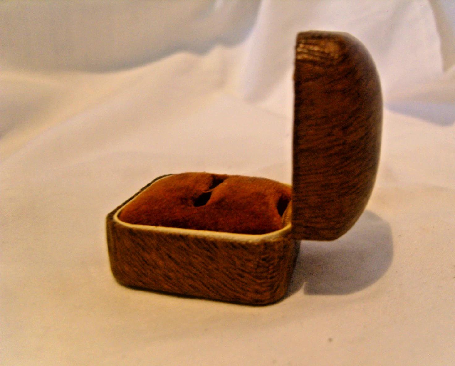 Ring Box 1940s Vintage Brown Presentation Box Velvet Base (1 of 11) Ring Box 1940s Vintage Brown Presentation Box Velvet Base (1 of 11)